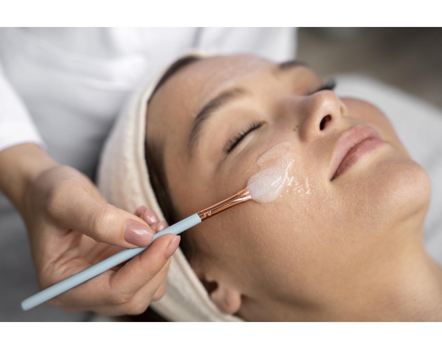 Esfoliazione: capire gli Acidi Esfolianti aha, bha e pha per un corretto utilizzo